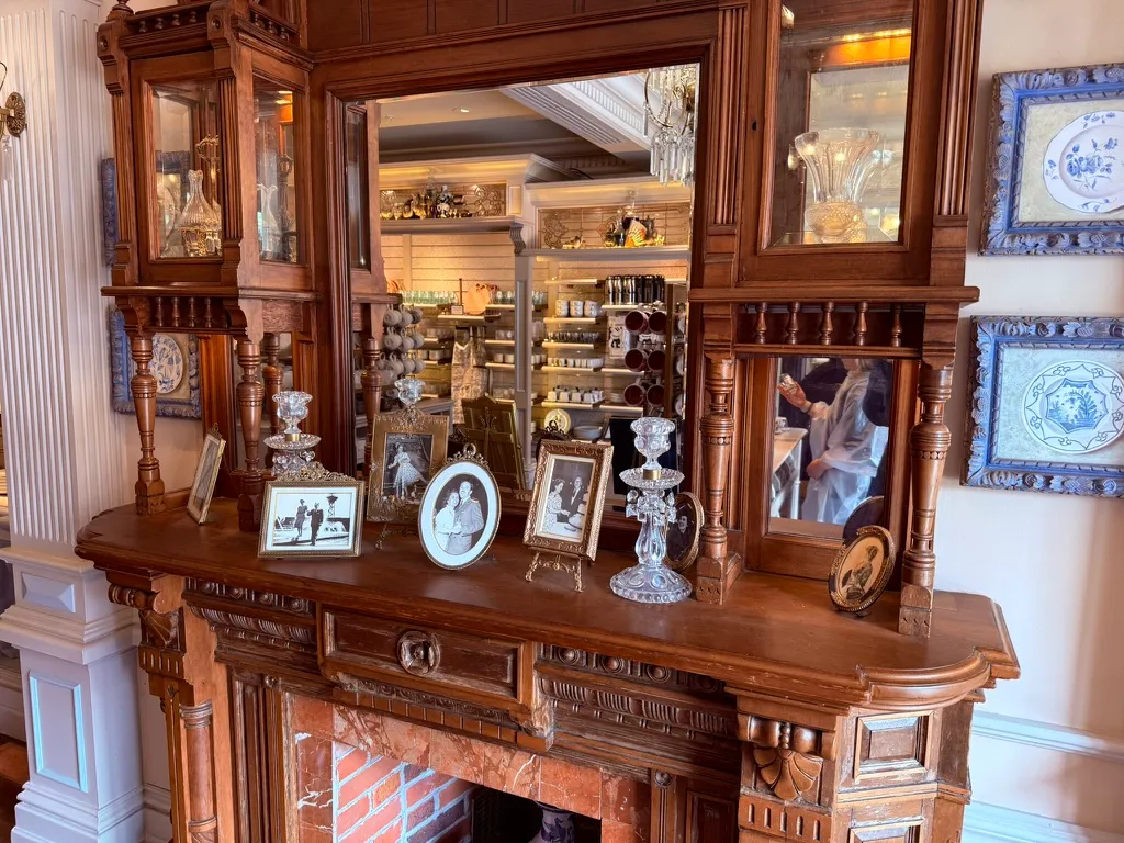 Lillian's Boutique at Disneyland Paris, built in a space once part of Walt's restaurant, and now a shop selling Disney merchandise, themed around his wife Lillian. A store at Disneyland Paris